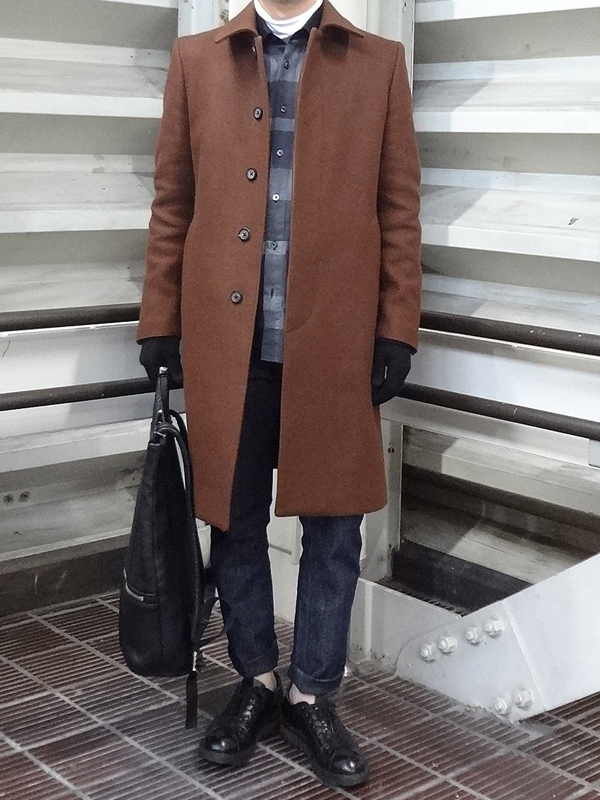 ブラウン ステンカラーコート コーデ 30歳からのメンズファッション